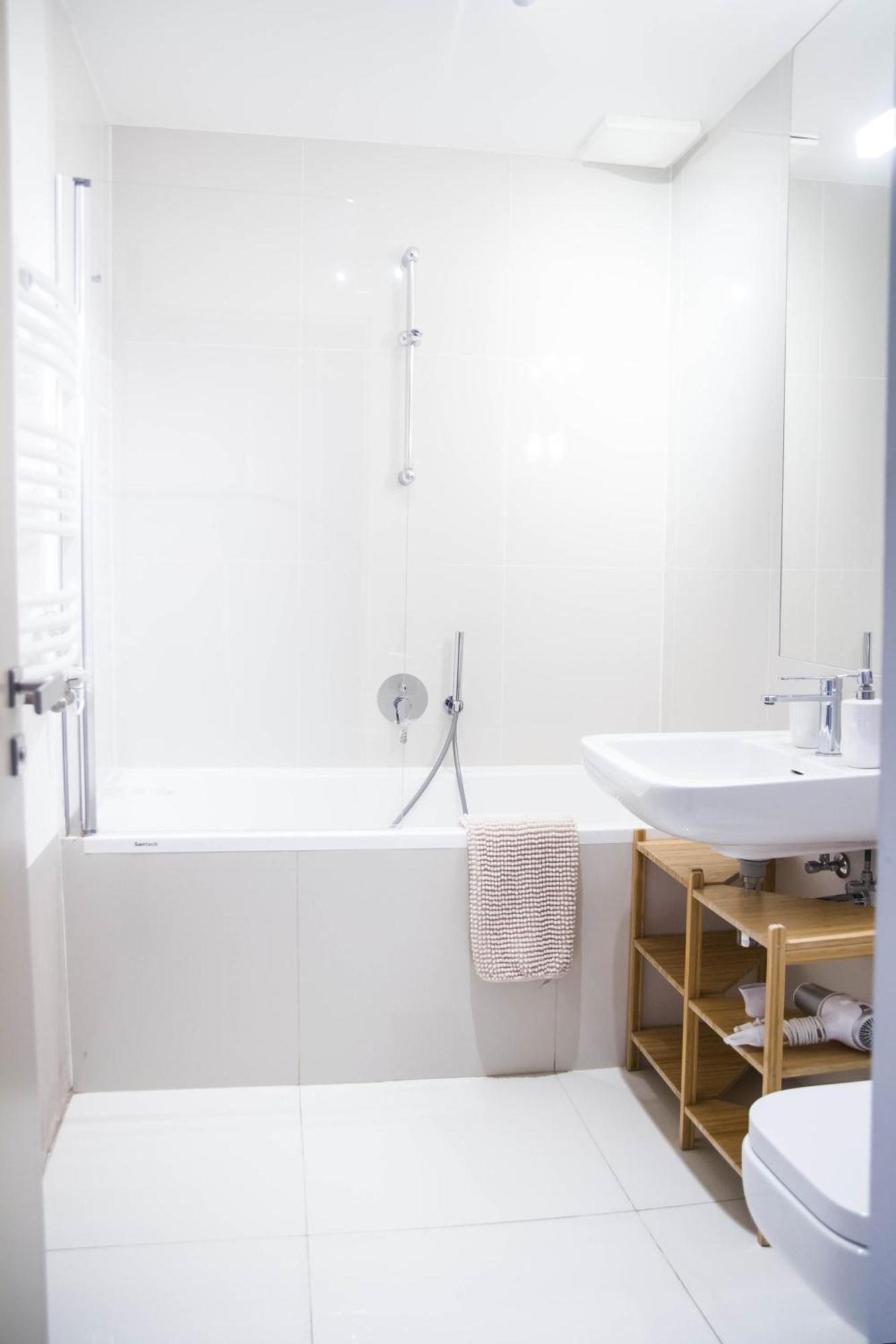 New Exclusive With Ac Nearby Metro Apartment Prag